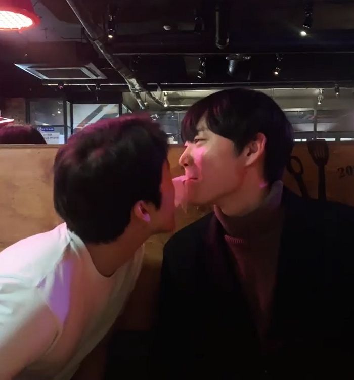 친구들과 술자리서 ‘키스’하는 듯한 19금 게임하는 ‘국민썸남’ 요한이