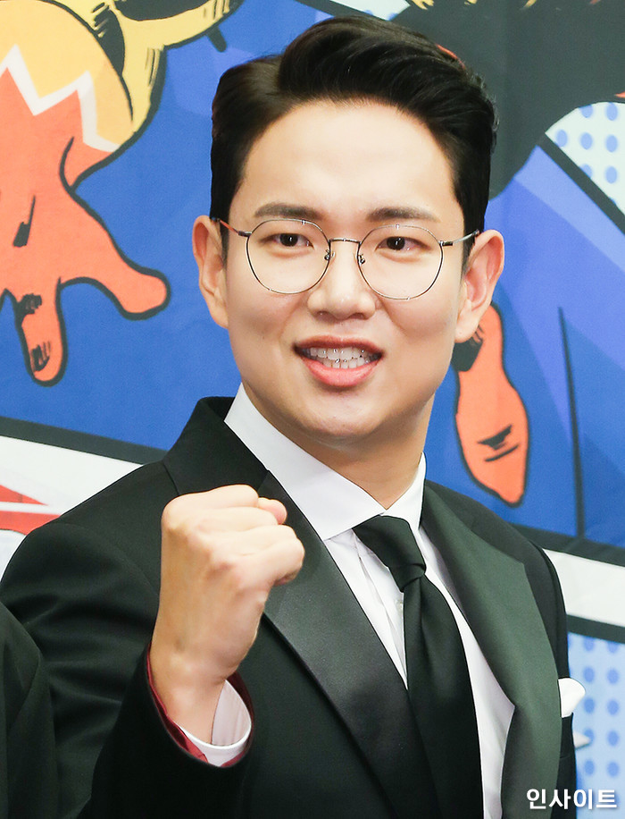 데뷔 8년 만에 빵 떠 첫 단독 팬미팅 개최하는 ‘워크맨’ 장성규