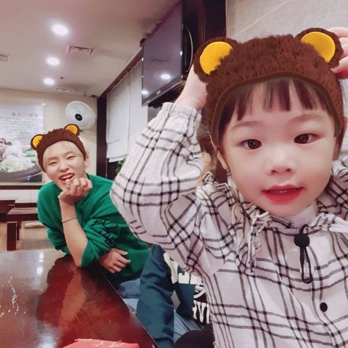 잘생긴 아이돌 오빠 만나고 신나 ‘세젤귀’ 미소 발산하는 잼잼이
