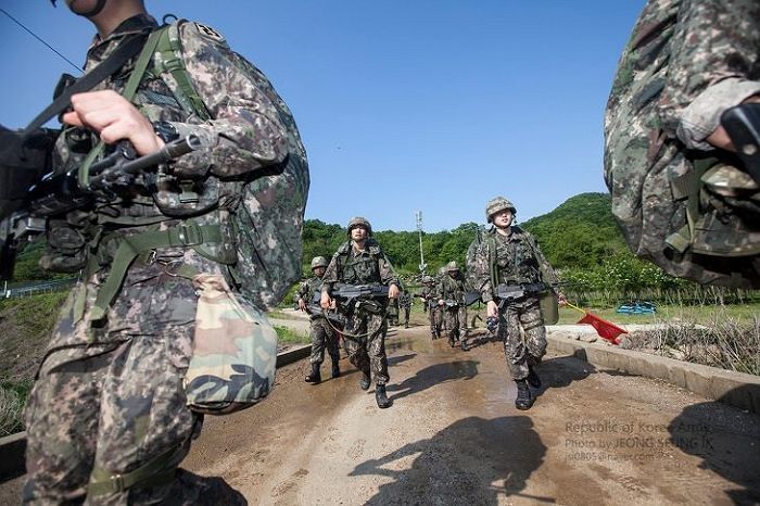 “군대서 발목 다쳤는데 군의관이 오진해 치료비로 3백만원이나 쓰게 됐습니다”