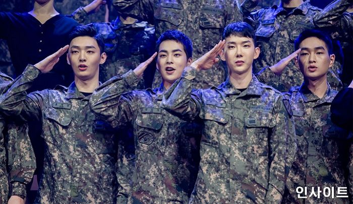 군인 되더니 더 귀여워진 ‘밤톨머리’ 일병 시우민 근황