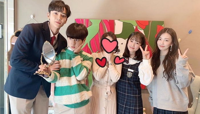 ‘키 192cm’ 로운이 얼마나 큰지 실감할 수 있는 사진 한 장
