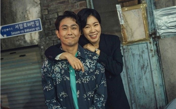 ‘동백꽃’서 신스틸러로 활약 중인 걸크러쉬 변호사 자영이의 ‘반전 과거’