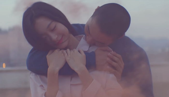광고서 ‘긴 생머리’ 풀어헤치고 등장해 ‘역대급 청순미’ 뽐낸 배우 김다미
