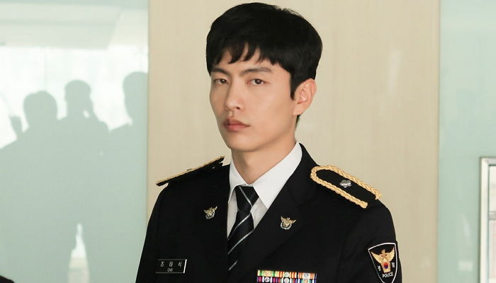 ‘경찰 제복’ 입고 여자들 ‘이상형 조작’해 버린 이민기 비주얼