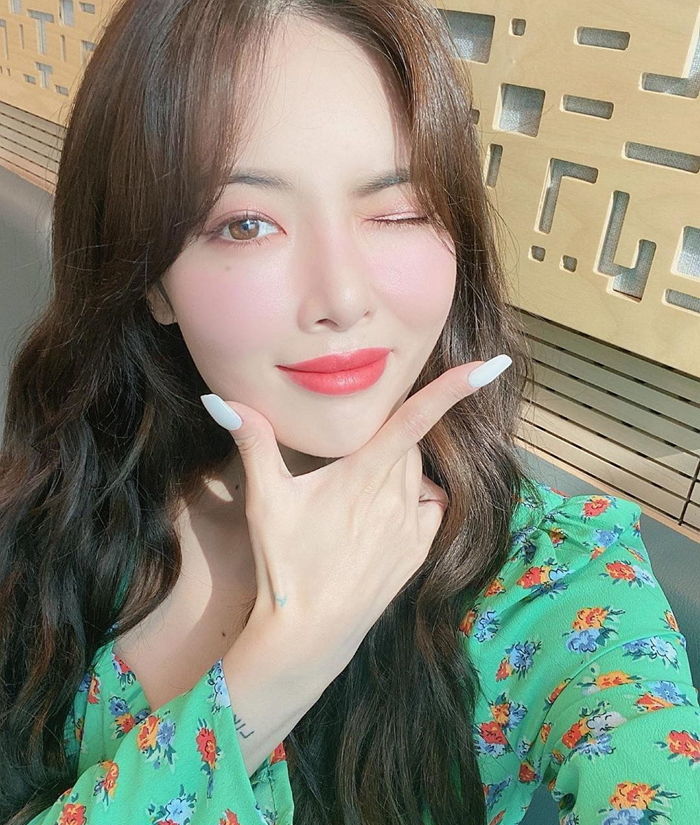 추운데 자기 보러 와준 팬들에게 ‘패딩’ 역조공한 현아