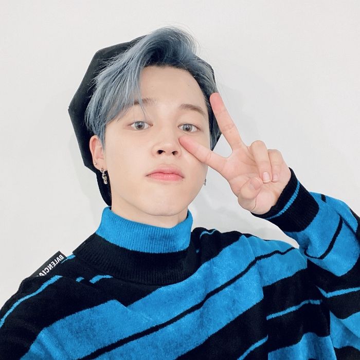 ‘파란 머리+컬러 렌즈’로 신비로운 ‘뱀파이어’ 분위기 뽐낸 방탄 지민