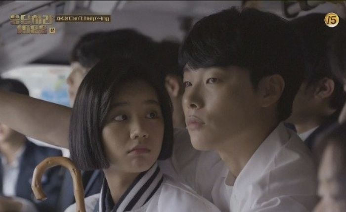 돈 없어 버스카드 안 찍히는 여고생 구해주려다 똑같이 ‘잔액 부족’ 떠 같이 내린 남고생
