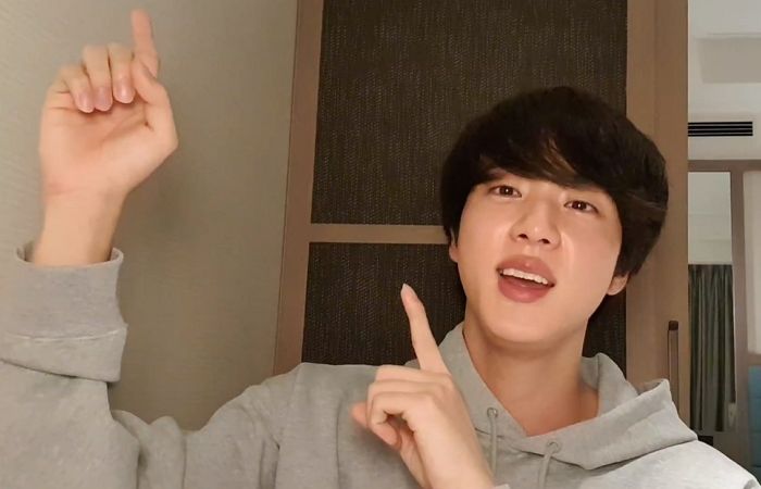 방탄 진 “매일 아침 거울 볼 때 내가 잘생겼다고 생각한다”