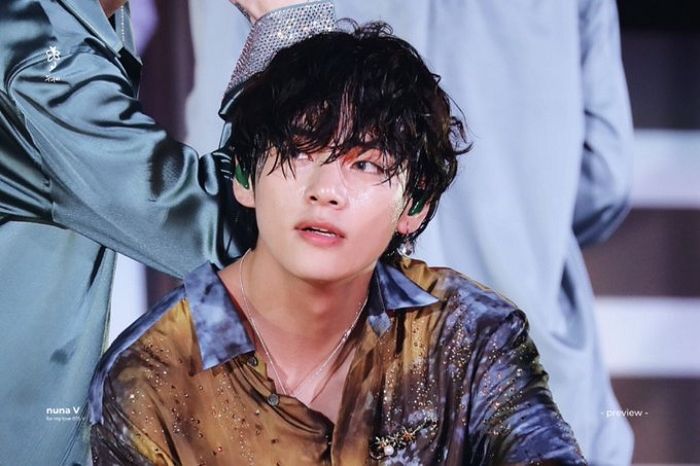 촉촉한 ‘덮머리’로 막 샤워 마친 듯한 ‘섹시 미모’ 뿜어낸 방탄 뷔