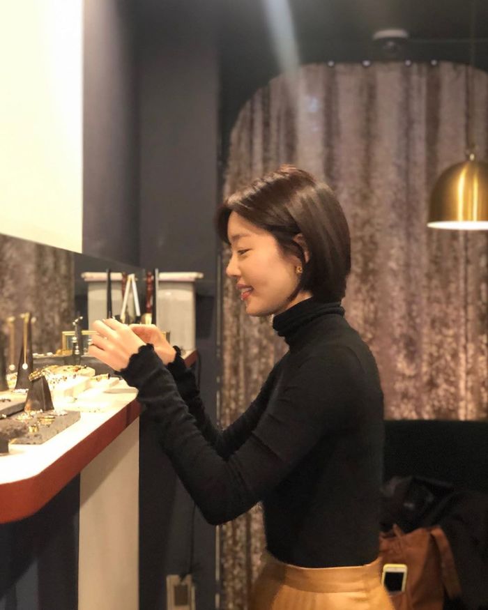 데뷔 후 가장 짧은 ‘단발’로 자르고 ‘우아함’ 폭발 시킨 한선화