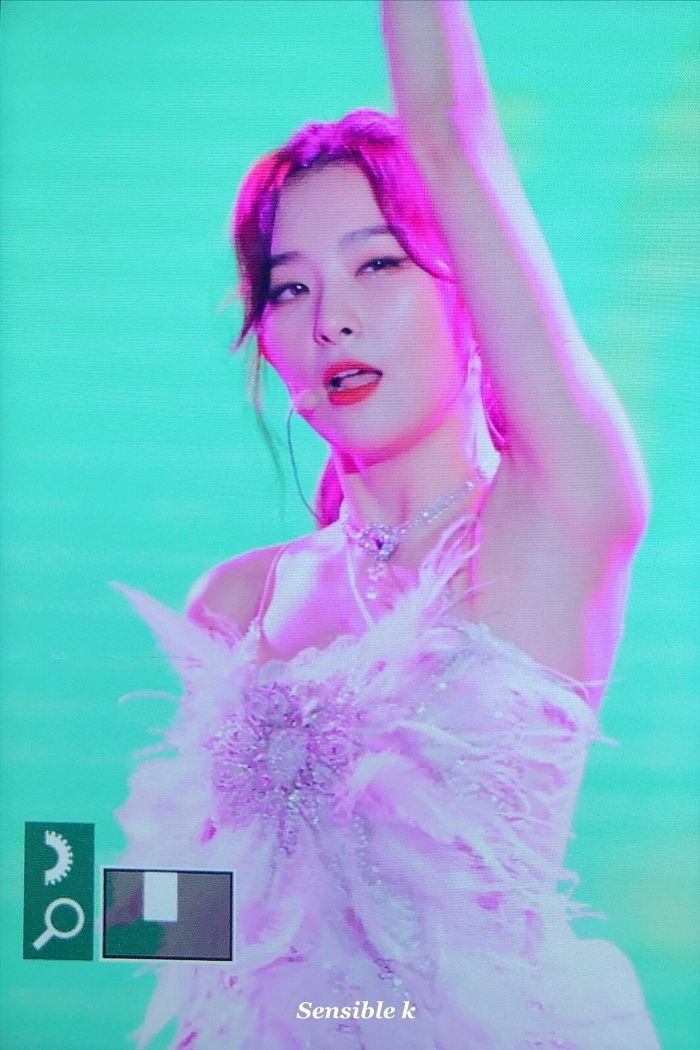 ‘순백 드레스’ 입고 하늘에서 내려온 ‘천사’ 비주얼 뽐낸 어제(26일)자 슬기