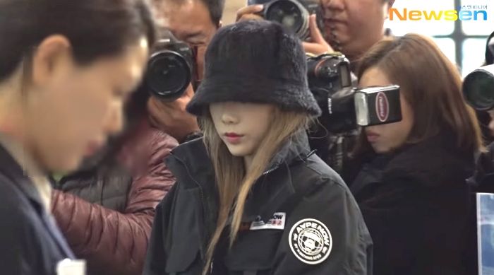 ‘검은 모자’ 푹 눌러쓰고 고개 못 드는 태연에게 또 ‘악플’ 쏟아낸 누리꾼들