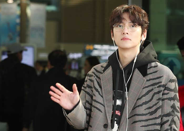 ‘금테 안경’ 쓰고 인기 많은 ‘과대 오빠’ 포스 풍기는 지창욱 근황