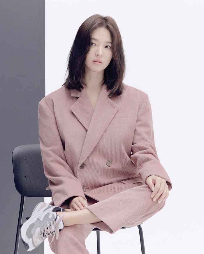 펑퍼짐한 ‘슈트’ 입어도 ‘존예’인 송혜교