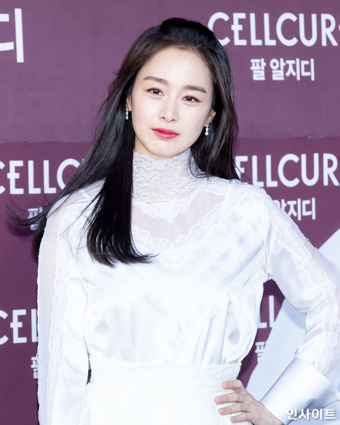 ‘둘째’ 낳고 두달 만에 공식석상 나타난 ‘미의 여신’ 김태희