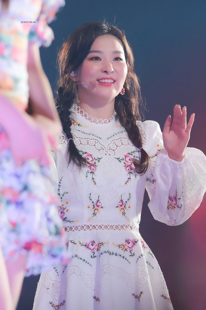 양갈래로 머리 땋고 아리따운 ‘알프스 소녀’로 변신한 레드벨벳 슬기