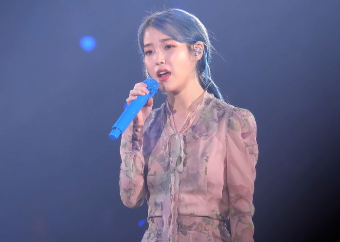 장만월 떠올라 가슴 먹먹하게 만드는 아이유의 ‘그대라는 시’ 커버