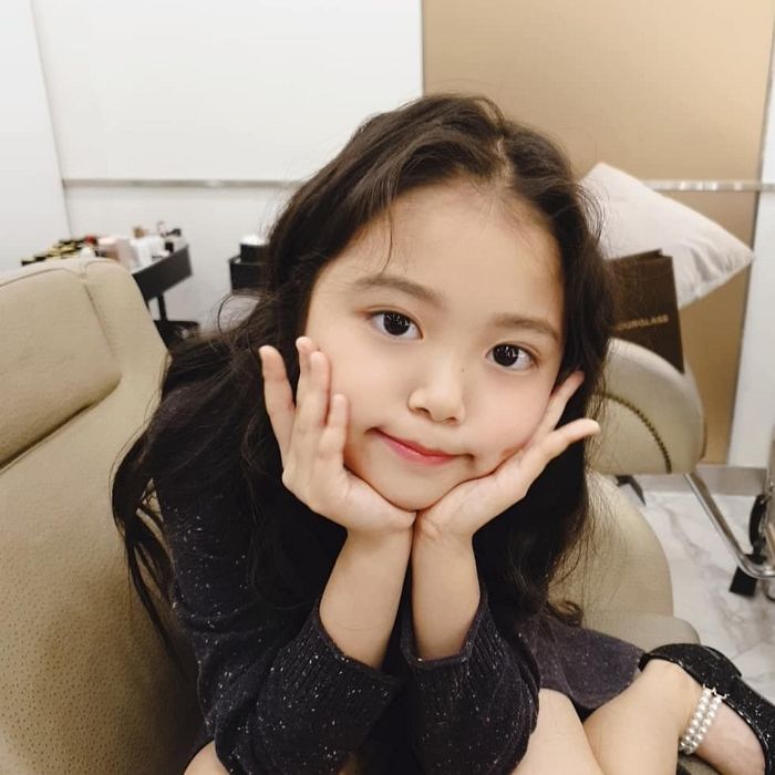 초1인데 벌써부터 ‘완성형’ 비주얼 뽐내는 ‘정시아 딸’ 서우 근황