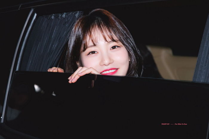 어둑한 밤에 ‘레드립’ 바르고 ‘청량+퇴폐미’ 절정 찍은 신예은