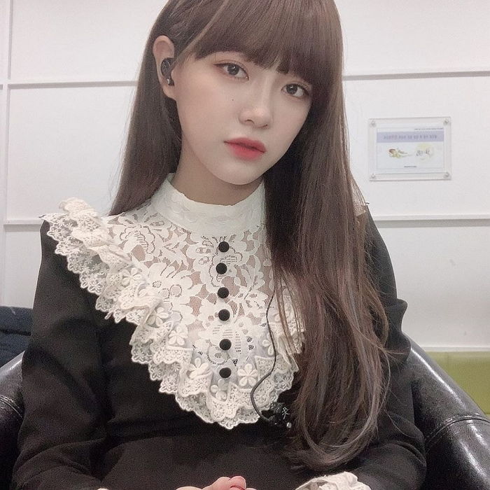 앞머리 내렸을 뿐인데 여돌 ‘미모 원탑’ 자리 노리는 김세정 비주얼