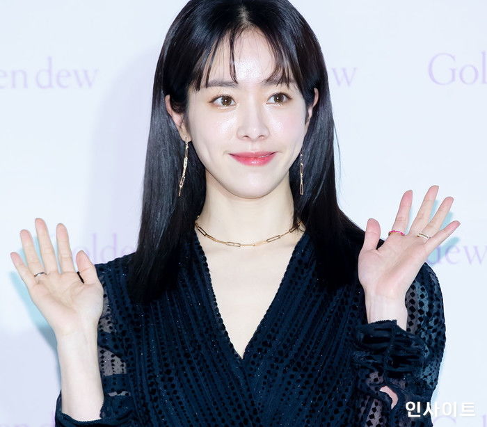 ‘시스루뱅’ 하고 여전한 미모 뽐내는 올해 ‘38살’ 한지민