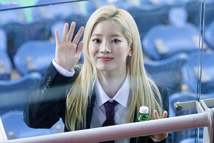 아육대서 팬석에 못 올라가자 입 삐죽이며 칭얼거린 ‘세젤귀’ 다현