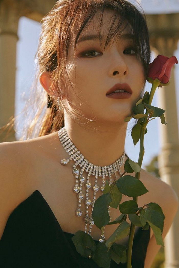고혹적인 ‘버건디 메이크업’으로 남심 찢어버린 ‘다크’ 슬기