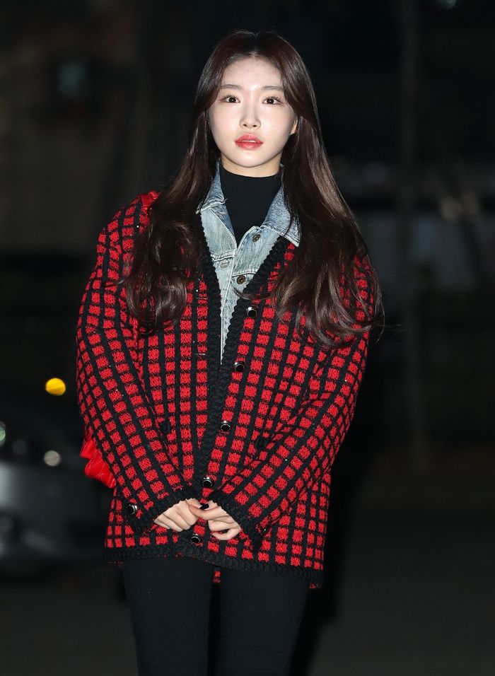 새벽이라 얼굴 퉁퉁 부었는데도 ‘청순+귀여움’ 넘치는 청하의 미모