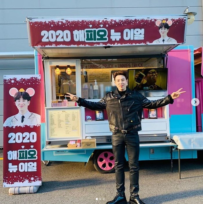 ‘깐머리·가죽자켓’ 조합으로 ‘깔롱미’ 뽐내 소녀팬 심장 박살 낸 피오