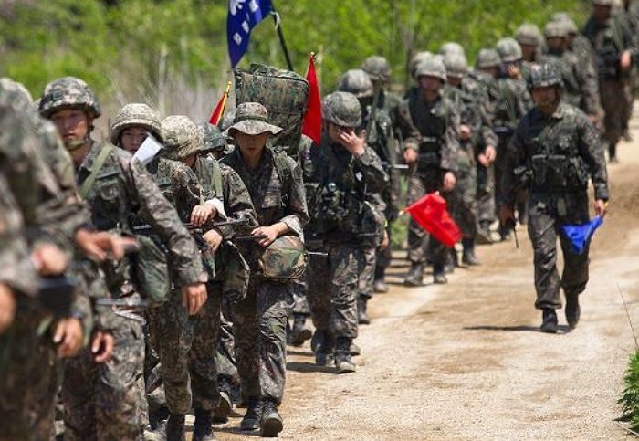 현재 60만인 군(軍) 병력 ‘30만’으로 대폭 줄이는 작업 착수한 문재인 정부