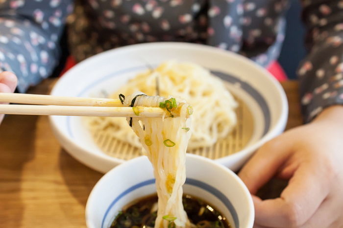 끊기 힘든 중독성으로 대박난 ‘마약 국수’ 맛집의 영업 비밀