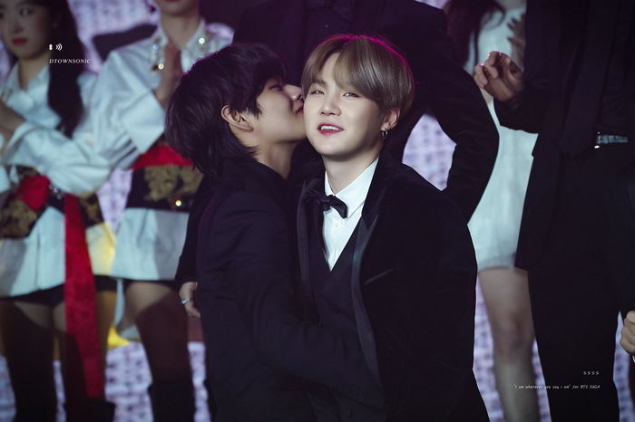 흥 폭발한 뷔가 치대자 감당 못하고 ‘뿌애앵’ 울어버린 방탄 슈가