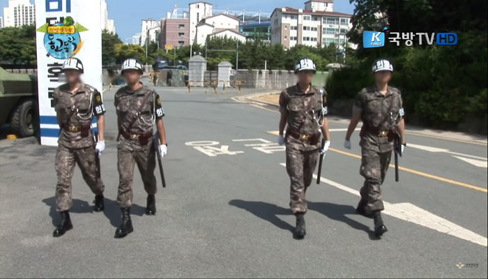 군대에서 도망친 탈영병을 죽을 때까지 쫓아서 잡아 오는 대한민국 헌병대의 위엄