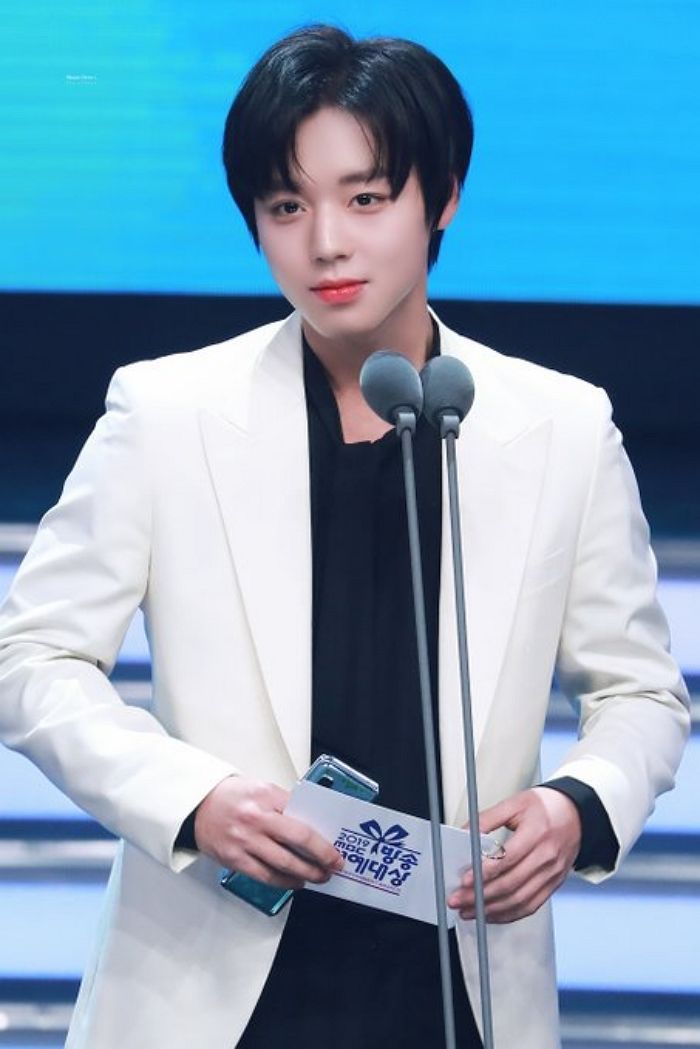 ‘연예대상’에 잠깐 출연했는데 너무 잘생겨 ‘실검 1위’ 찍은 어제자 박지훈