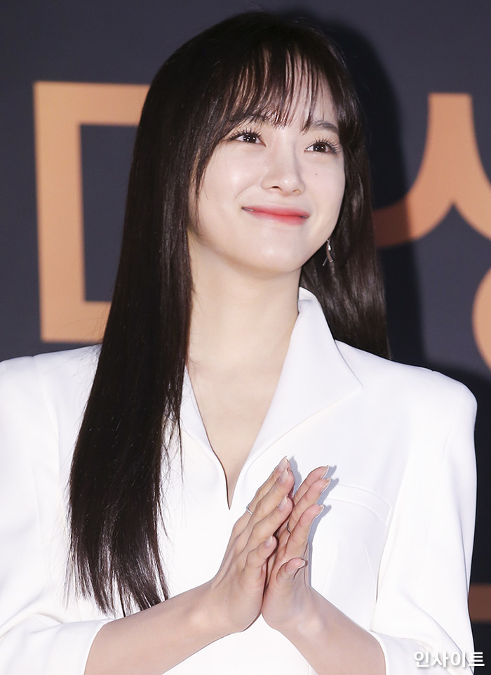 우아한 하얀 드레스 입고 ‘천상계 미모’ 뽐낸 오늘(31일) 자 김세정