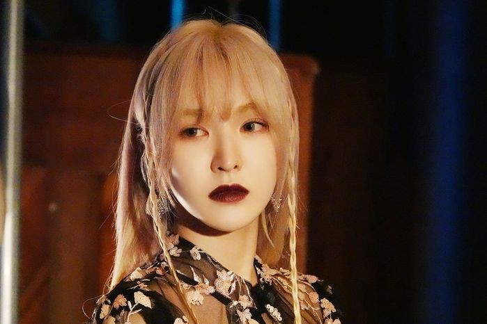 너무 ‘예뻐’ 더 마음 아픈 웬디의 이번 앨범 ‘비하인드’ 사진