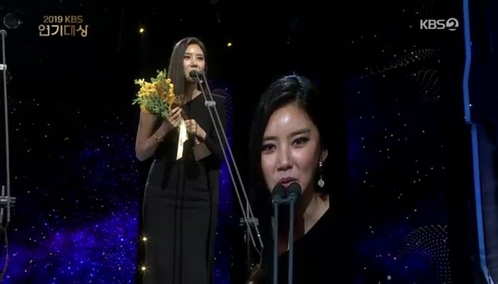 연기 생활 10년 만에 ‘신인상’ 타고 감격에 젖은 ‘동백꽃’ 손담비
