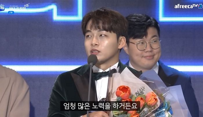 “방송 떠나서 사랑해♥” 아프리카TV서 상받고 썸녀 민영이에게 ‘공개 고백’한 송대익