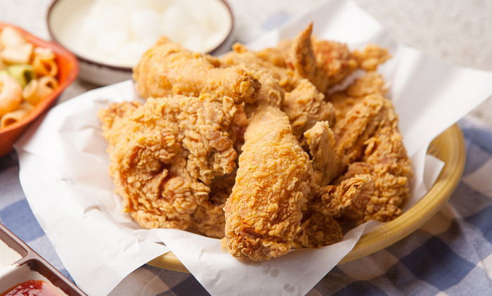 오늘(1일) 롯데마트 달려가면 ‘가성비甲’ 통큰치킨 5천원에 ‘두 통’이나 살 수 있다