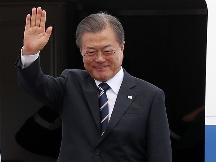 국민 세금으로 공무원 6천명 더 뽑아 ‘경제 성장’ 시키겠다는 문재인 정부