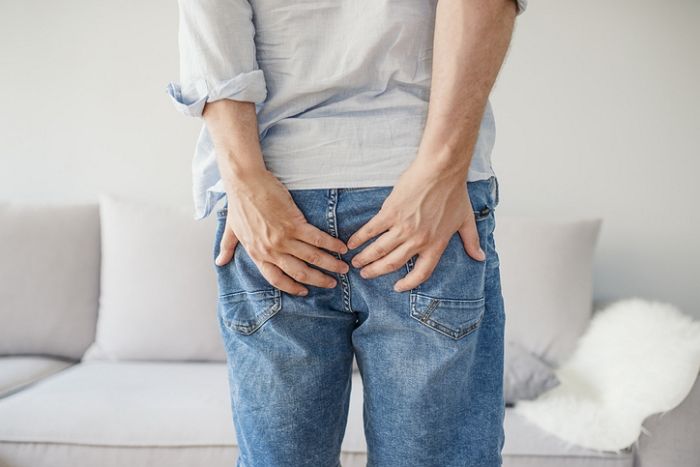 ‘치질’ 걸려 항문서 피나는 남자 대학생이 ‘생리대’ 착용한 후 에타에 남긴 후기