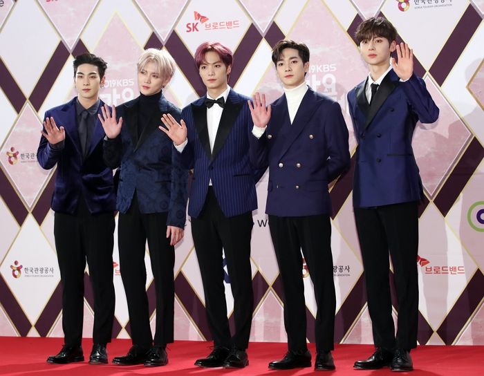 그알이 ‘사재기’ 폭로하며 ‘뉴이스트’ 이름 내보내자 공식적으로 사과 요청한 소속사