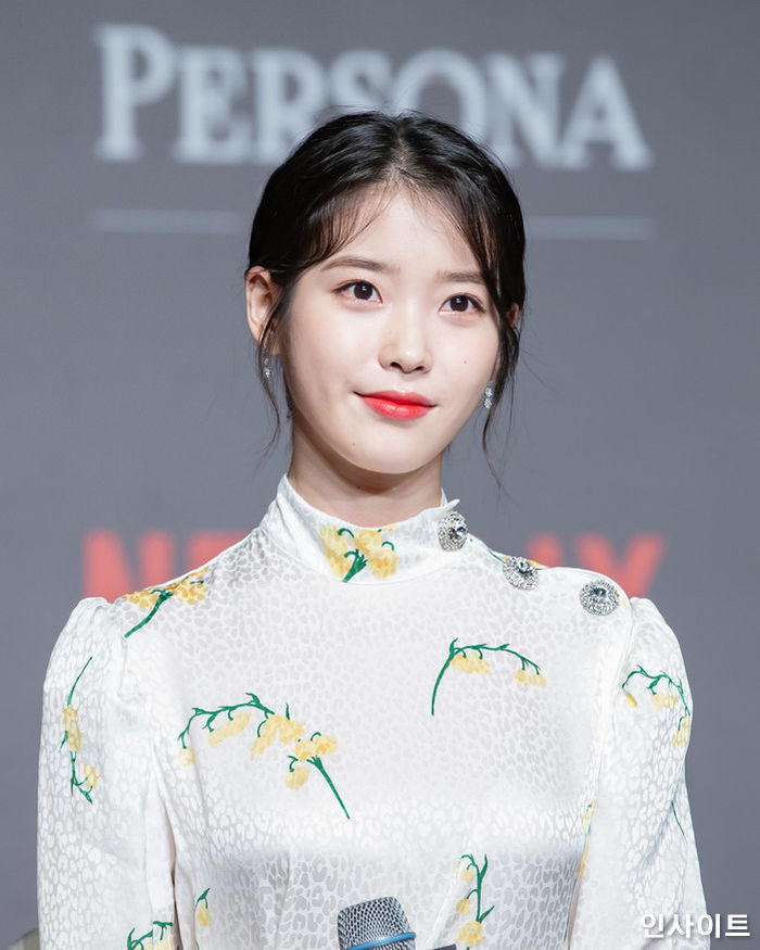 ‘12년 지기’ 매니저와 의리 지키려 카카오M 떠나 ‘이담엔터’ 들어간 아이유