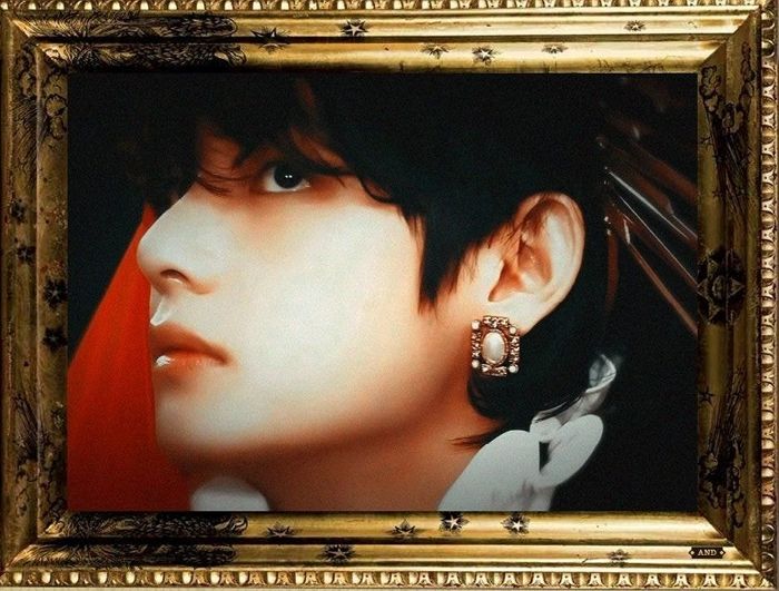 어제(5일)자 ‘그리스 신화’ 속 남신으로 변신해 ‘디오니소스’ 무대 꾸민 방탄 뷔
