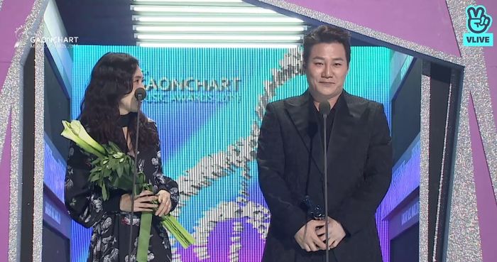 가온 차트서 ‘올해의 가수상’ 받고 수상 소감 전한 ‘바이브’ 윤민수