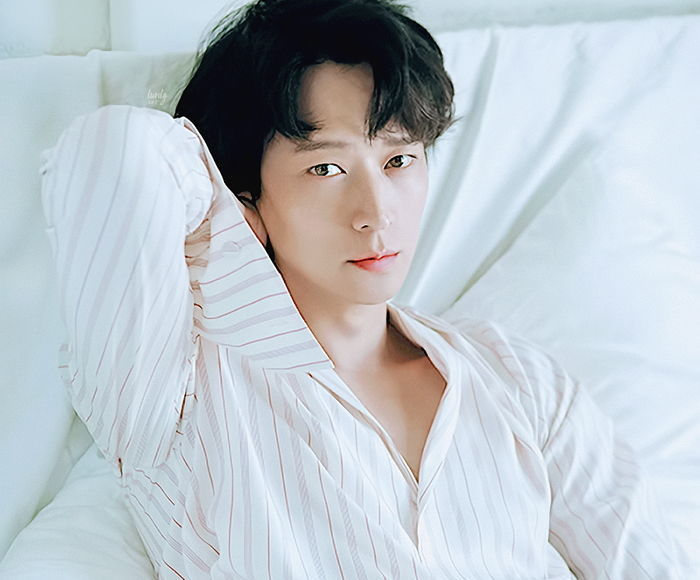 다들 ‘탈YG’ 얘기하는데 YG와 재계약 한 강동원·이성경