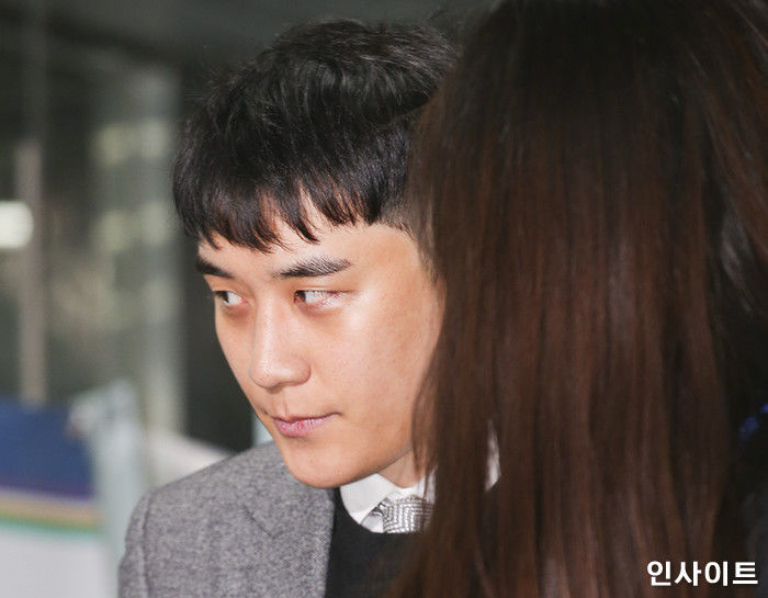 ‘정색’하고 들어가더니 구속 심사 끝나자 ‘미소’ 지은 승리