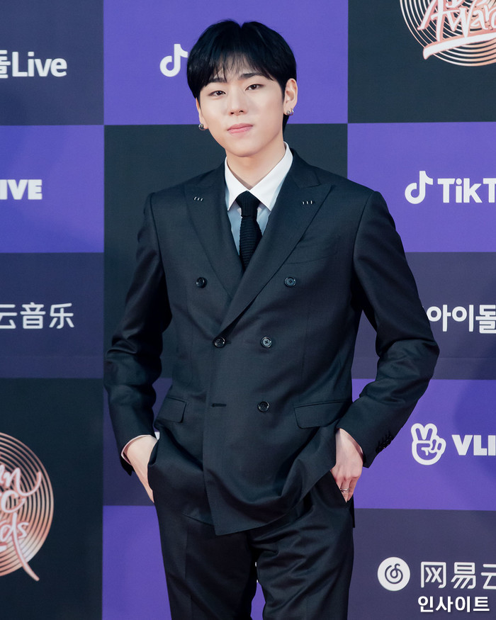 “새벽 2시, 술잔과 감정이 소용돌이쳐”···‘음원 사재기’ 저격했다고 말 나오는 지코 신곡 ‘아무노래’