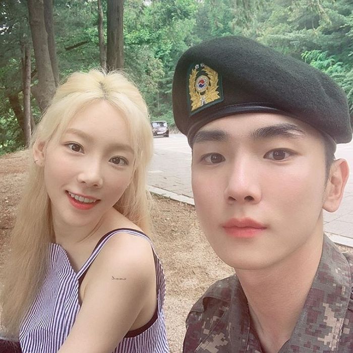 ‘절친’ 태연과 다정한 셀카 공개하며 신곡 홍보해준 ‘의리남’ 키